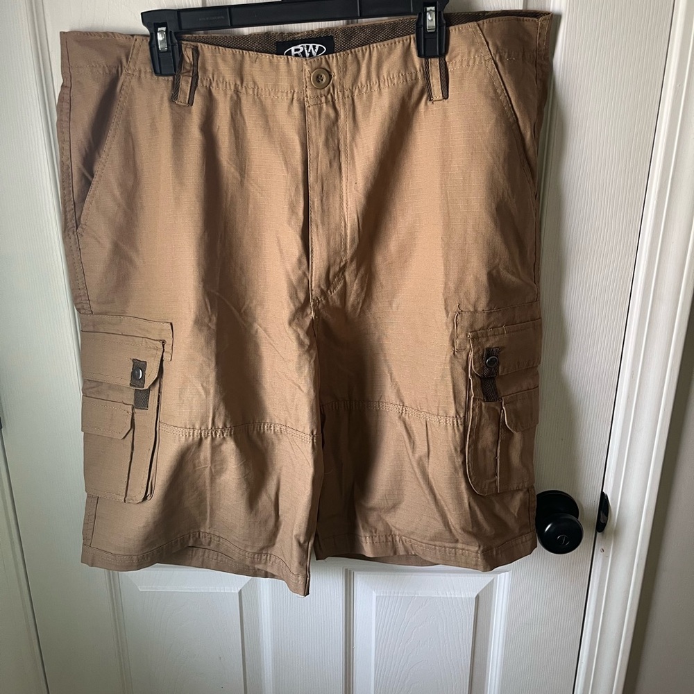 Men's Tan Cargo Shorts